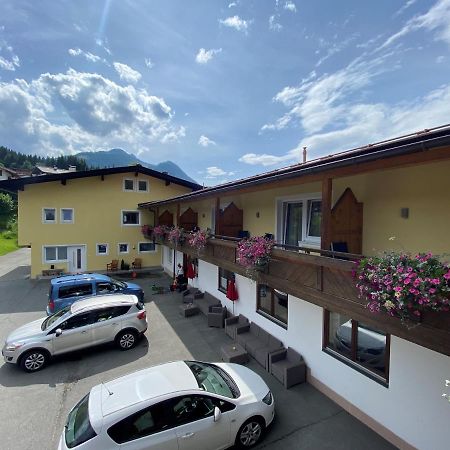 Pension Haus In Der Sonne Fieberbrunn Exterior photo